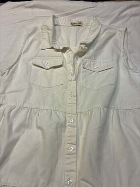 Luvamia White Sleeveless Tiered Button Down Top with Frayed Hem Size 2XL